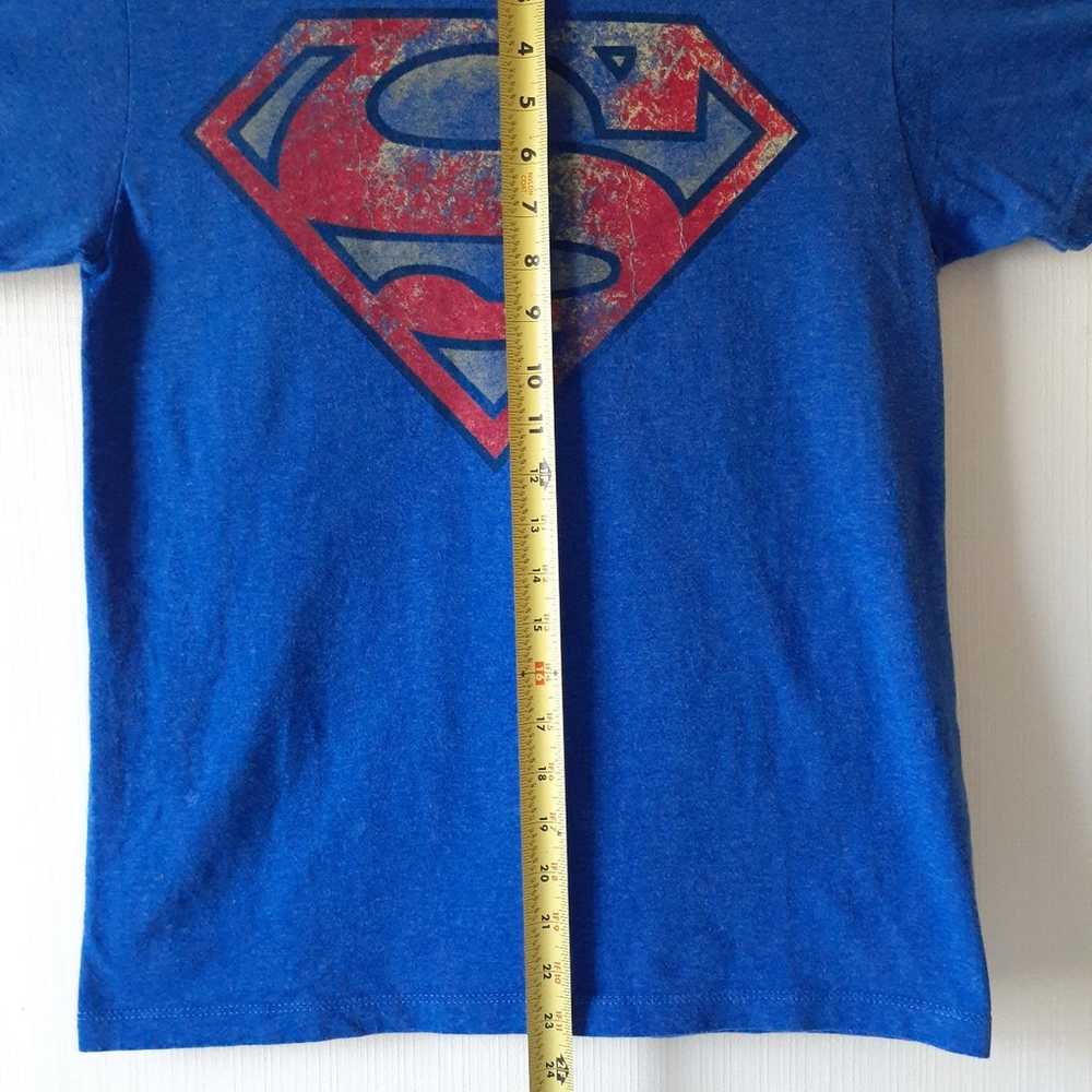 Superman men's blue short sleeve graphic t-shirt … - image 5