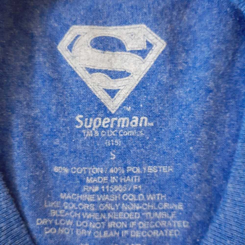 Superman men's blue short sleeve graphic t-shirt … - image 8
