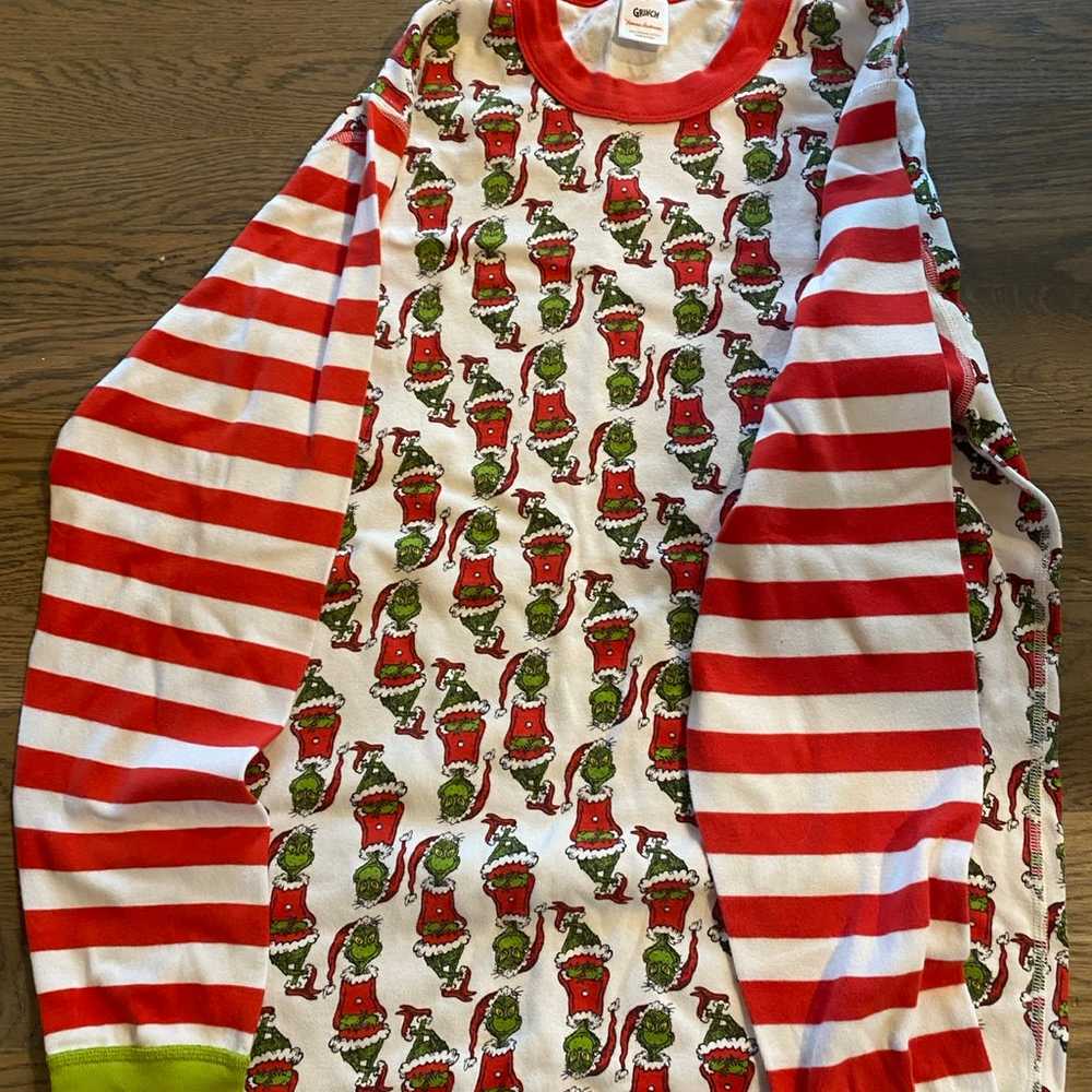 Hanna Andersson grinch PJs shirt - adult M - image 1