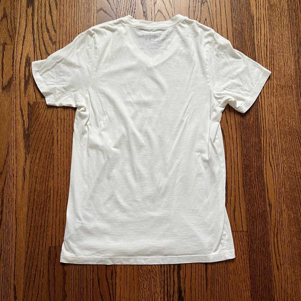 Men’s Guess White Felt Graphic Tee XS - image 4