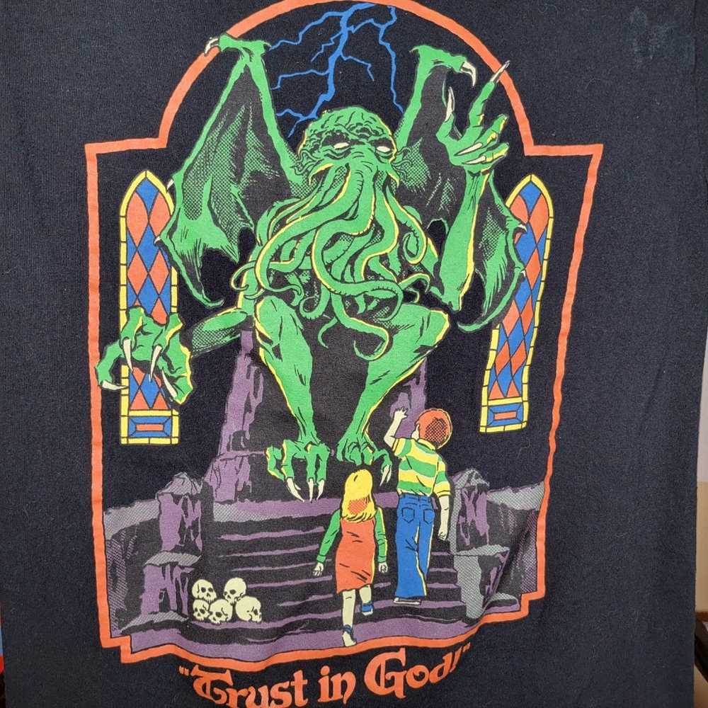 Steven Rhodes Graphic Tee "Trust In God" Cthulhu … - image 1