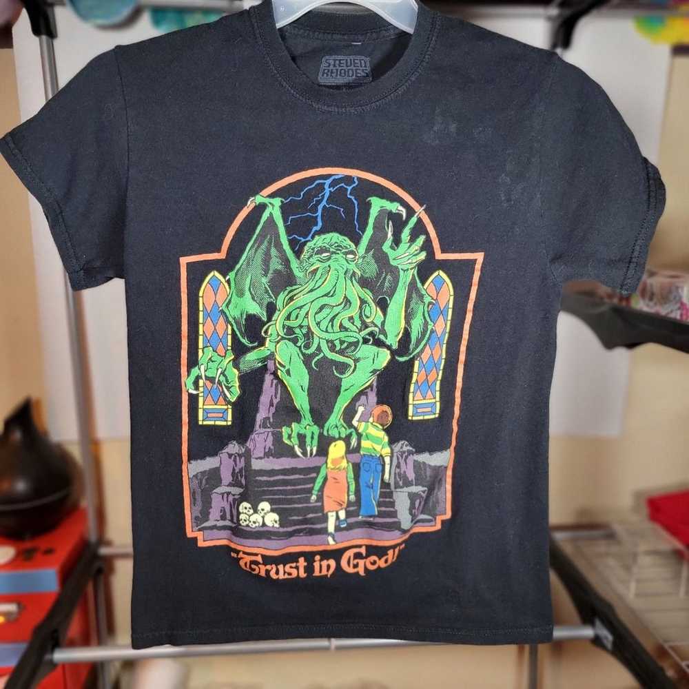 Steven Rhodes Graphic Tee "Trust In God" Cthulhu … - image 2