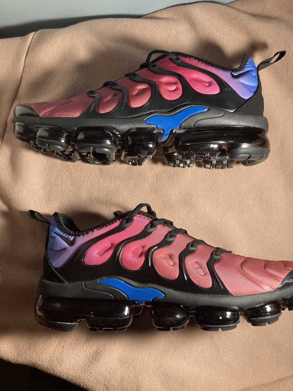 Nike Wmns Air VaporMax Plus ‘Red Violet Blue’ - image 2