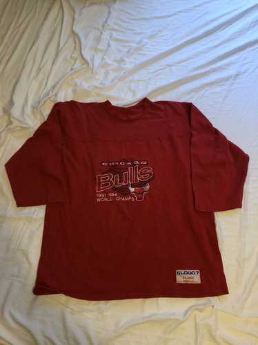 Logo 7 × Vintage Logo 7 1991 Bulls Champion Shirt