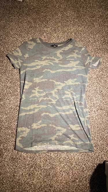 Forever 21 Small Camo Short Sleeves T-shirt