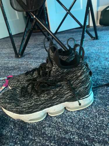 Nike LeBron 15