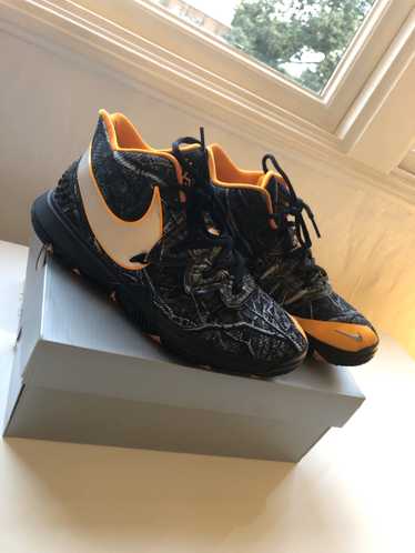 Nike Kyrie 5 taco