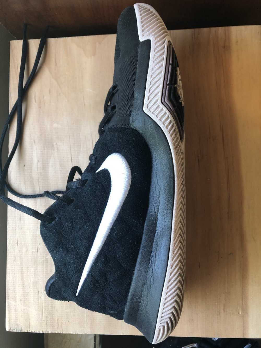 kyrie 3 low grey