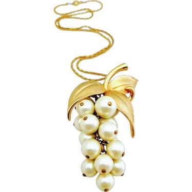 Vintage Lisner STUNNING faux buying pearl and gold-tone adjustable grape clusters necklace