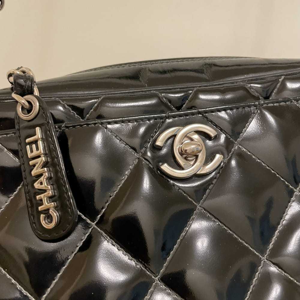 Chanel Timeless/Classique patent leather crossbod… - image 2