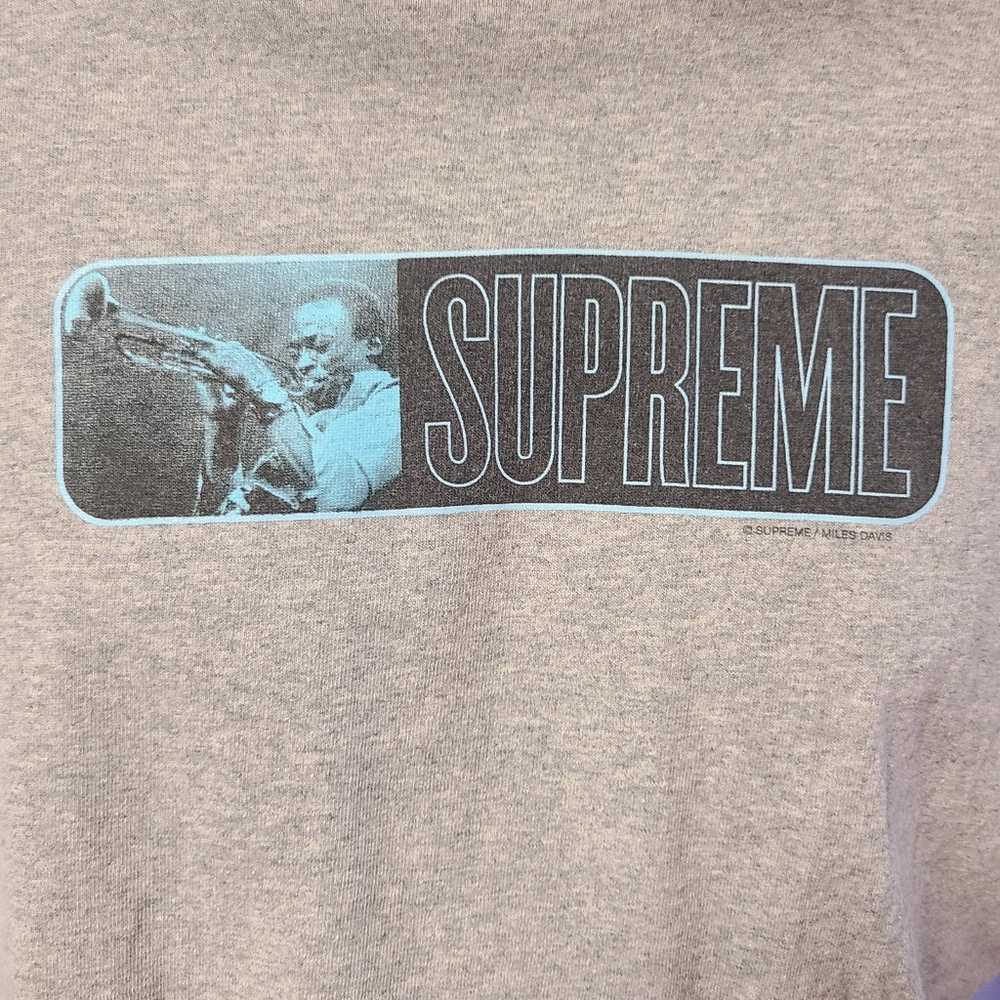 Men's Supreme t-shirt medium - image 2