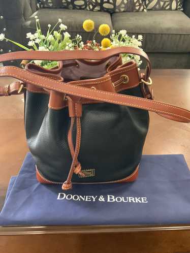 Dooney and bourke black hotsell and brown leather purse