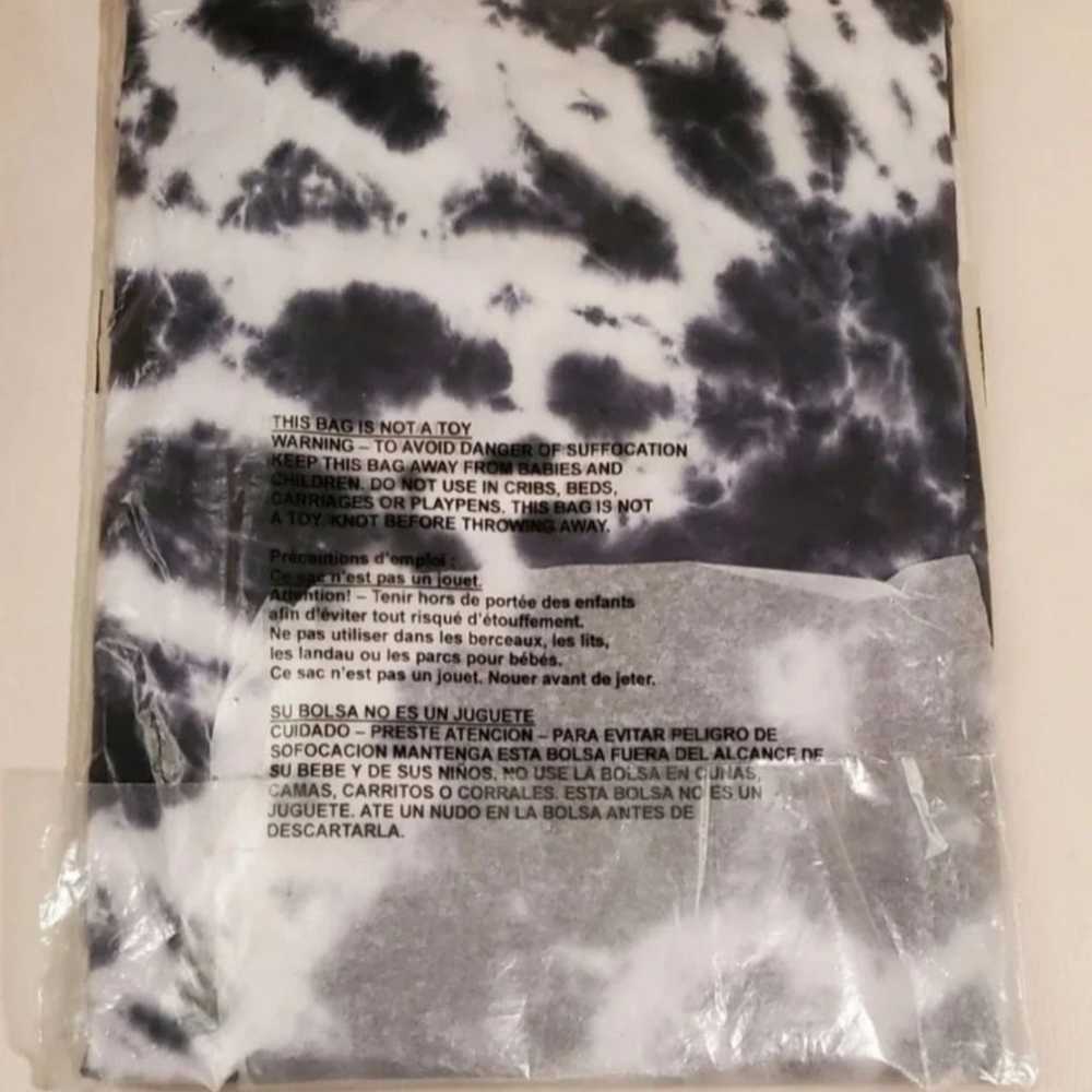Tokidoki x Hello Kitty XL T-Shirt/Tote Bag Bundle - image 3