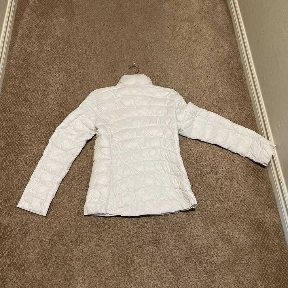 white puffer jacket - image 2