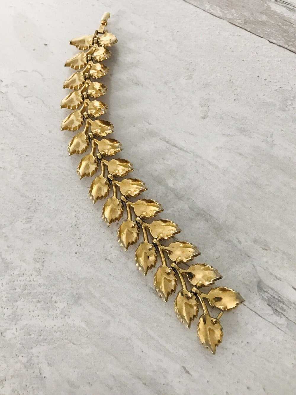 Vintage Trifari Double Leaf Link Chain Bracelet G… - image 10