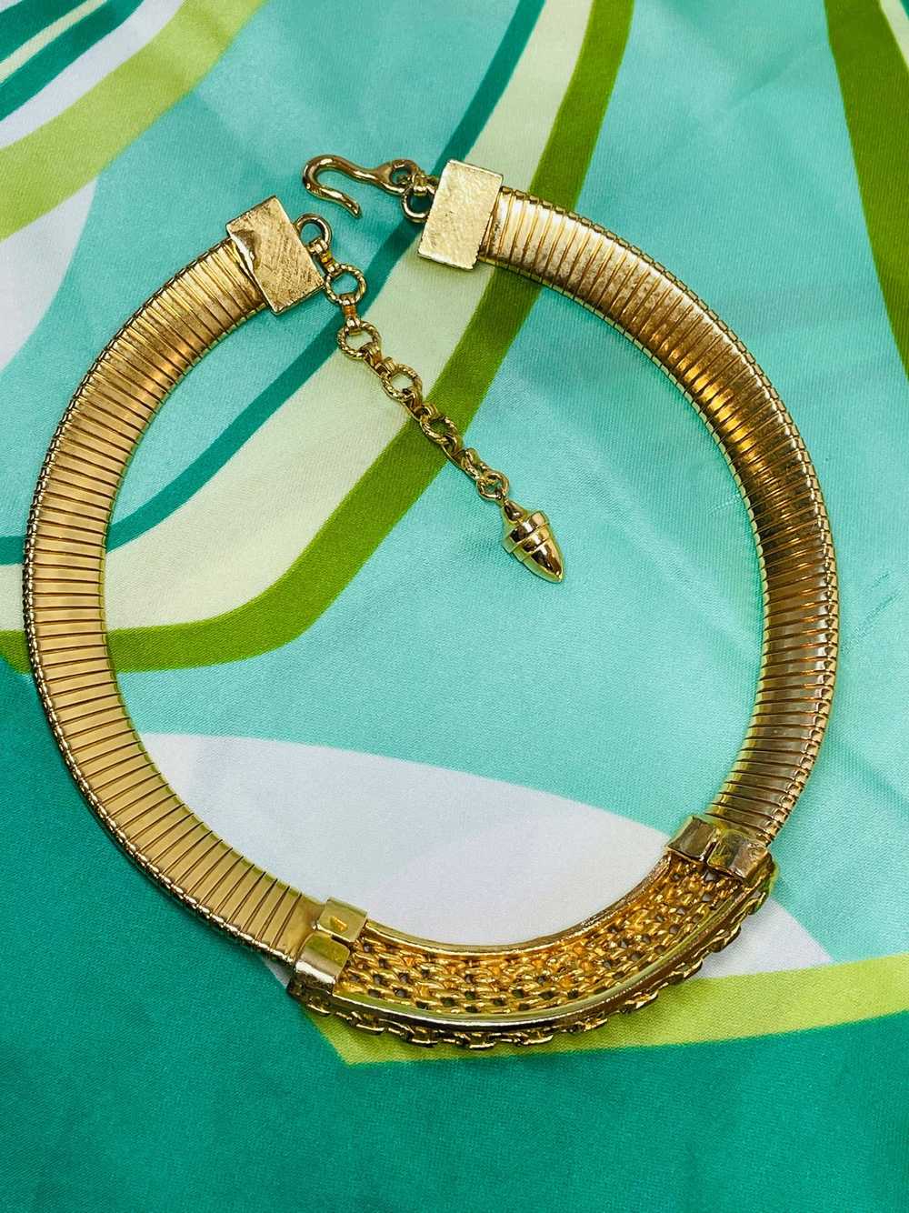 1980’s Gold Textured Omega Necklace - image 5