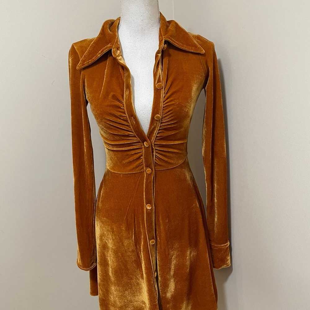 New Urban Outfitters mini velvet dress amber gold… - image 4