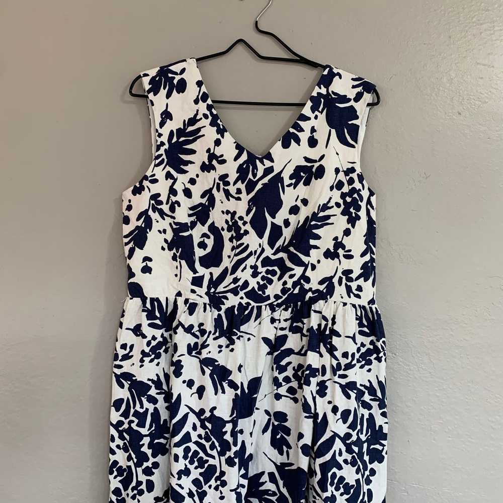 NWOT Women’s Magaschoni White & Navy Bold Shadow … - image 2