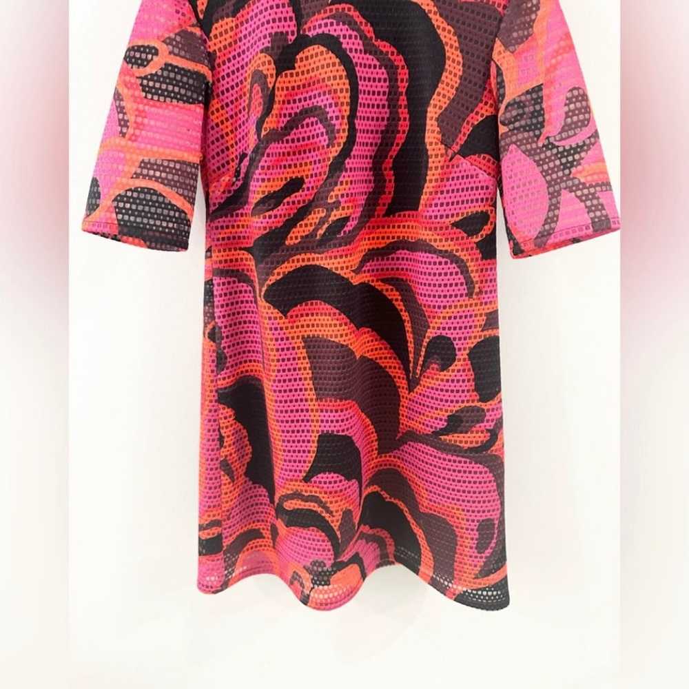 Trina Turk Laser Cut Printed Sheath Dress Pink & … - image 4