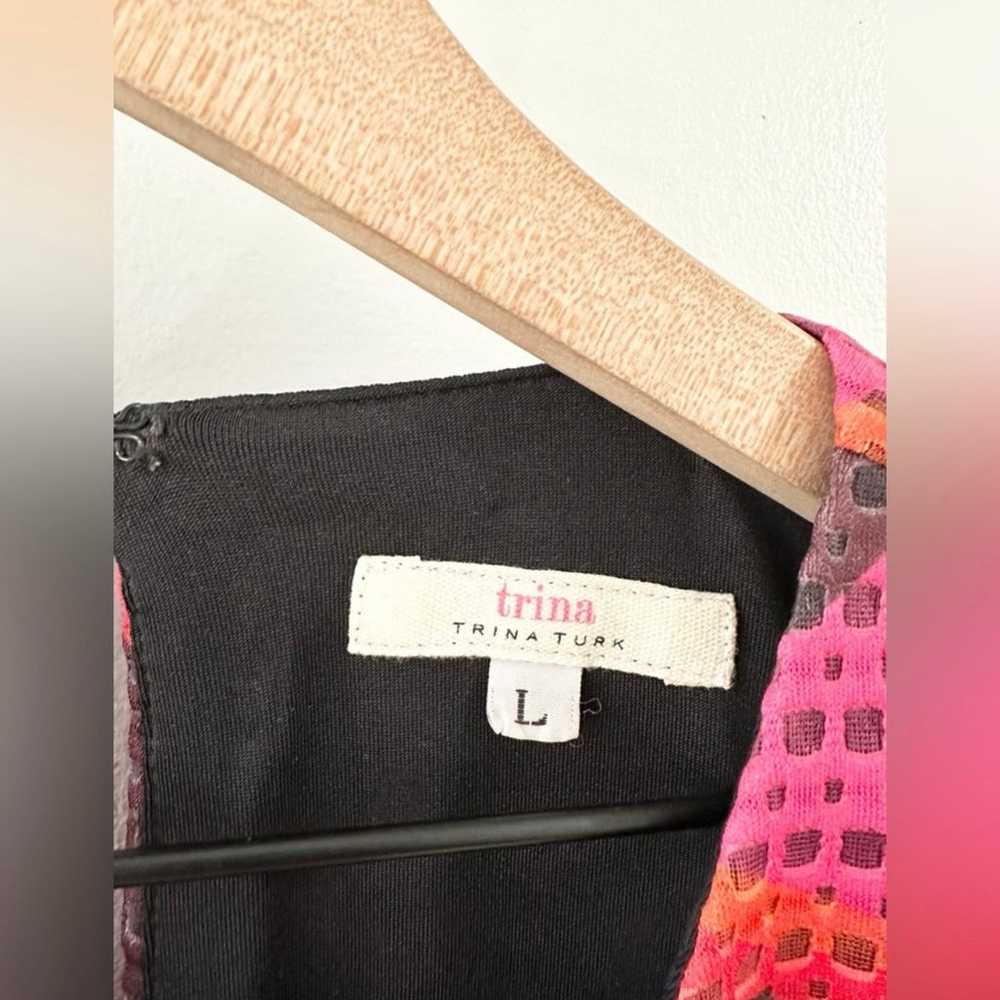 Trina Turk Laser Cut Printed Sheath Dress Pink & … - image 5