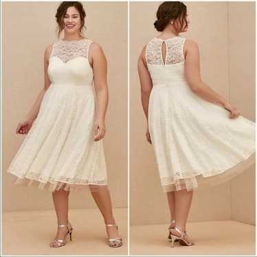 Torrid ivory lace wedding dress