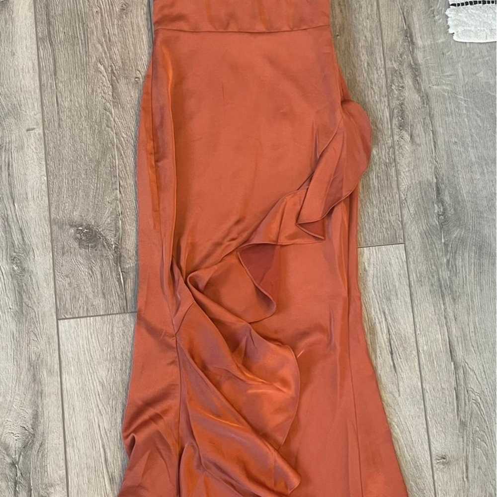 Lulu's satin ruffle Dress in rust XS - image 3