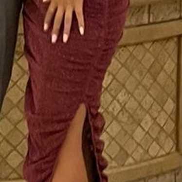Shiny burgundy dress with slit