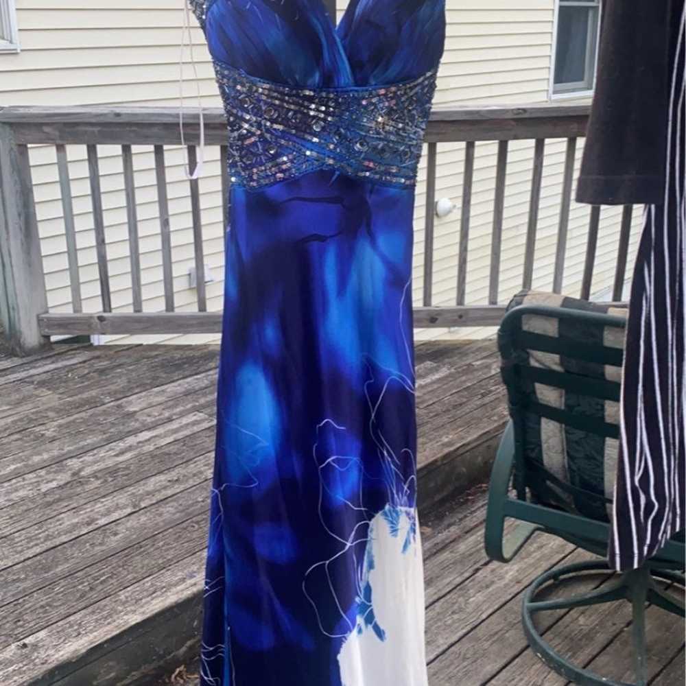 A beautiful long prom/bridesmaid dress w - image 1