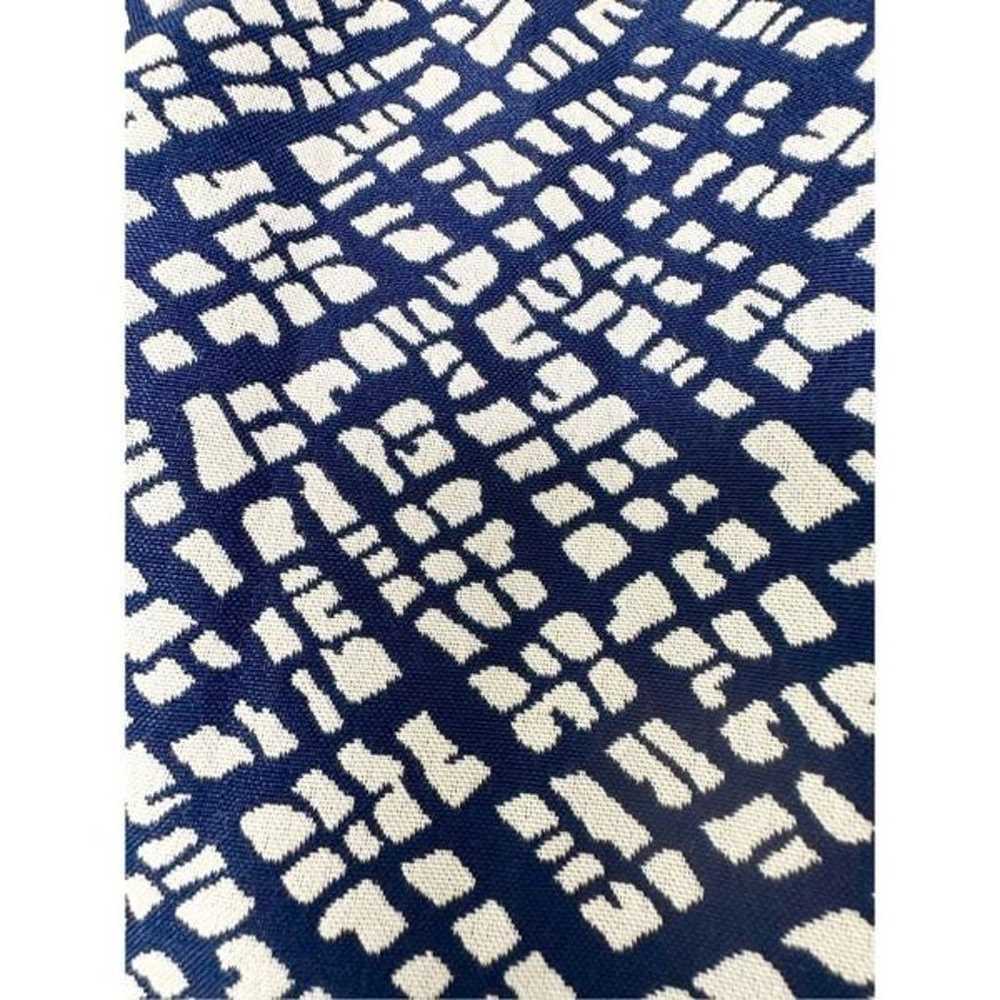 NWOT Tahari Women’s Blue & White Printed Sleevele… - image 2
