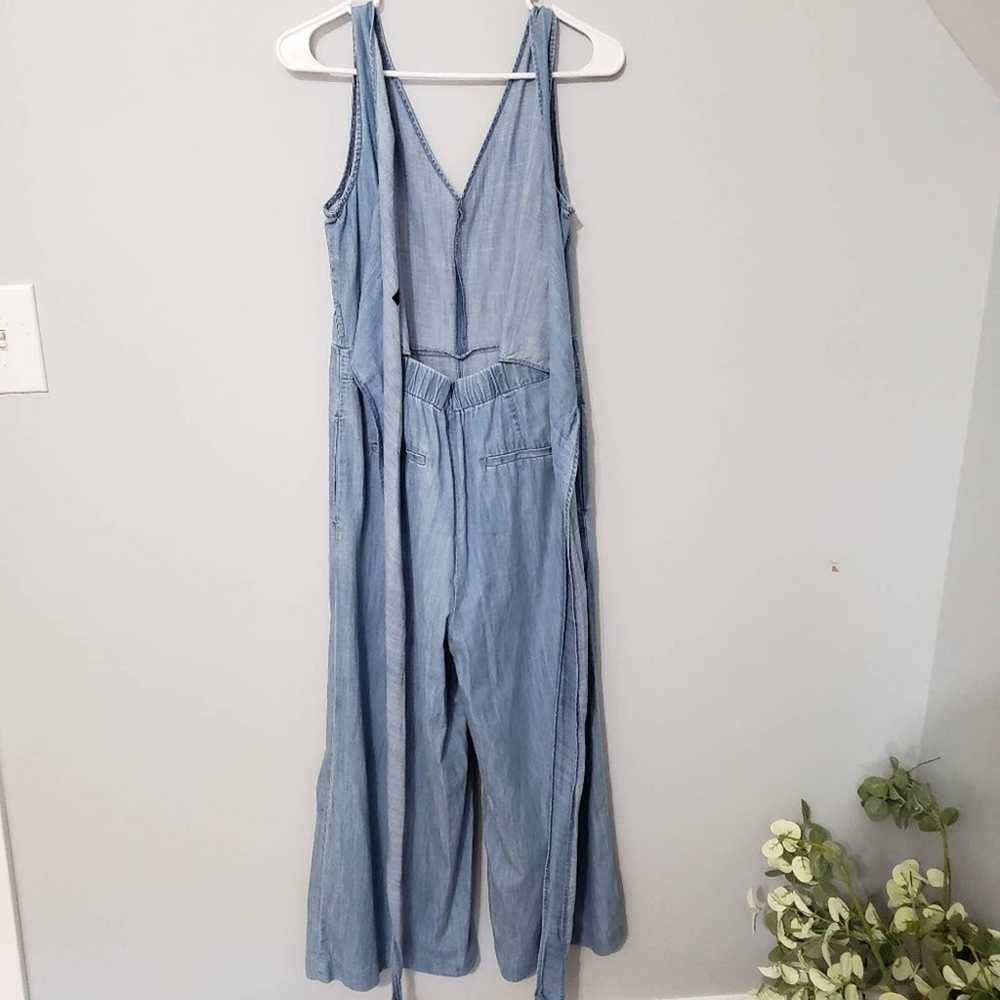 J. Crew Chambray Denim Sleeveless Cropped Wide Le… - image 6