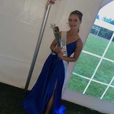 Blue prom dresses - image 1