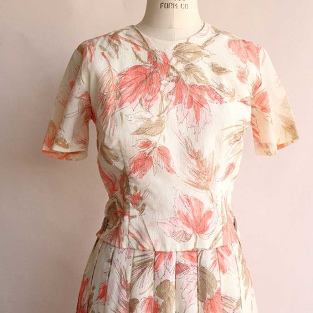 Vintage 1960s Dress / Floral Print With Lucite Bu… - image 3