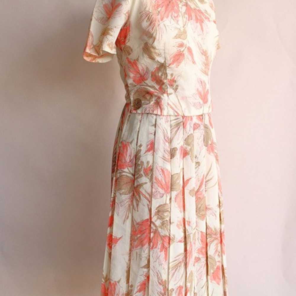Vintage 1960s Dress / Floral Print With Lucite Bu… - image 6