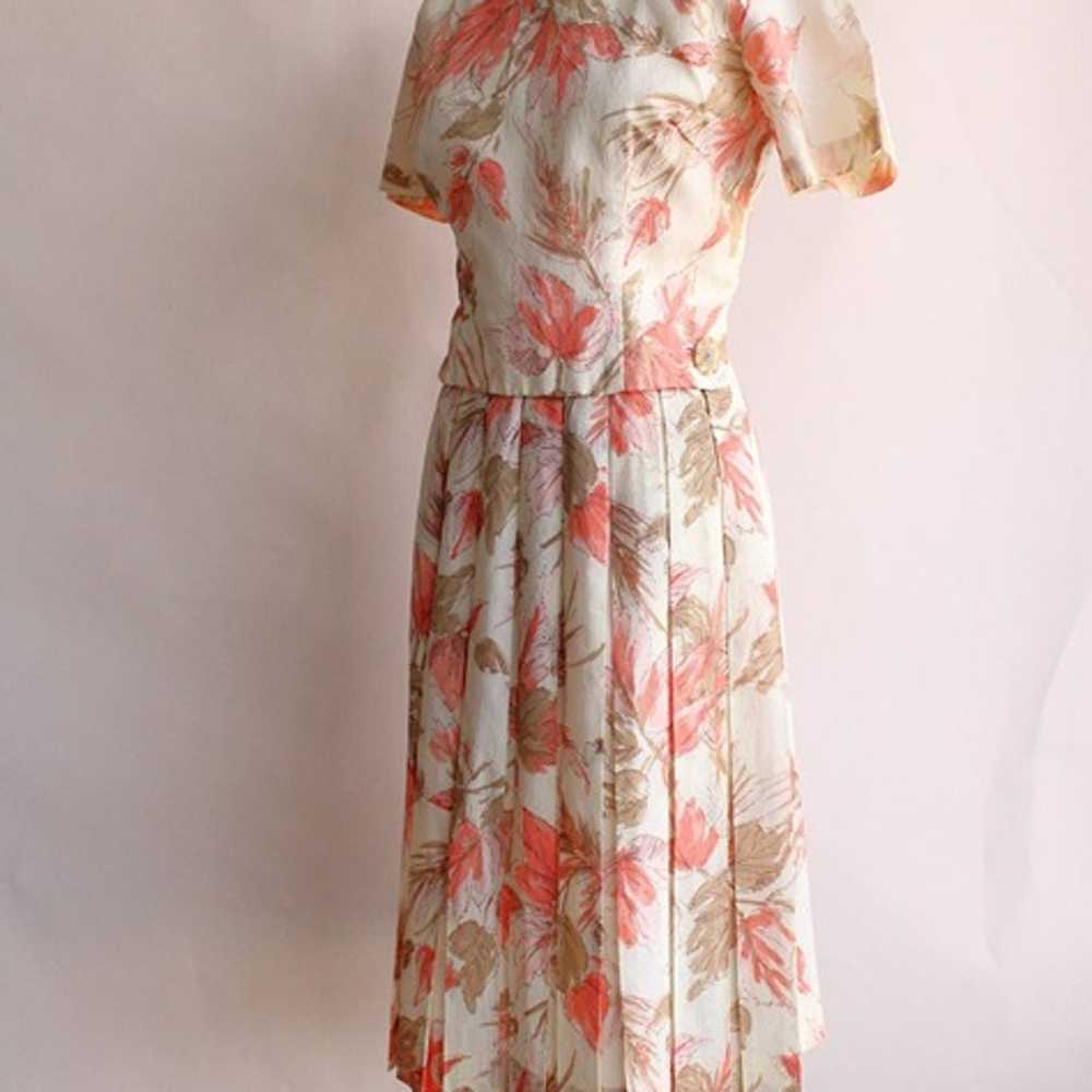 Vintage 1960s Dress / Floral Print With Lucite Bu… - image 7