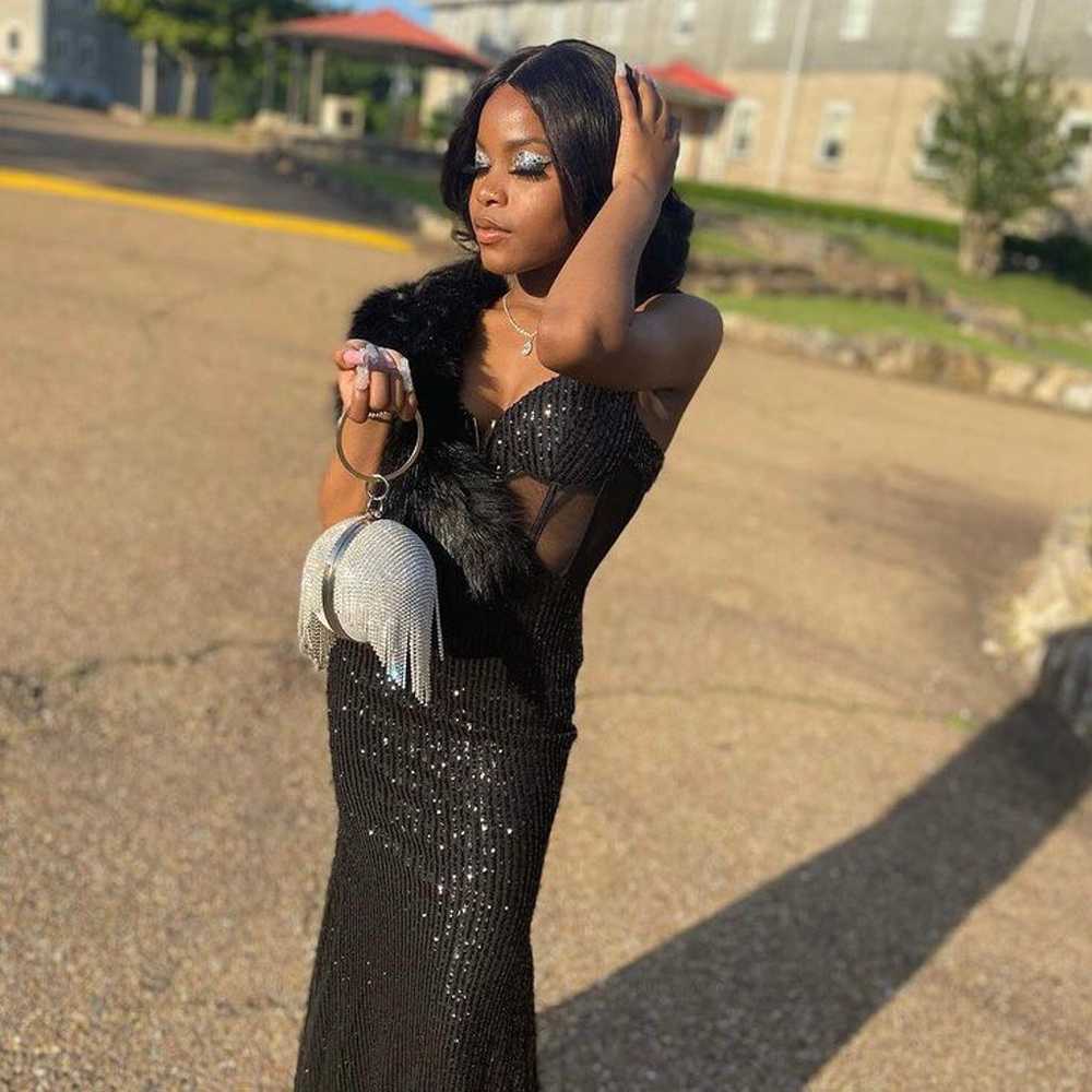 Fashion Nova prom dress - image 7