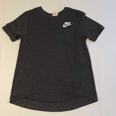 Nike t shirt for women - image 1
