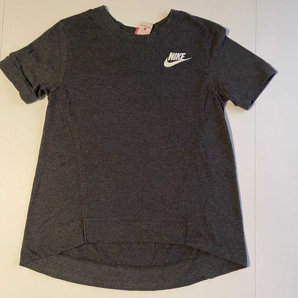 Nike t shirt for women - image 4
