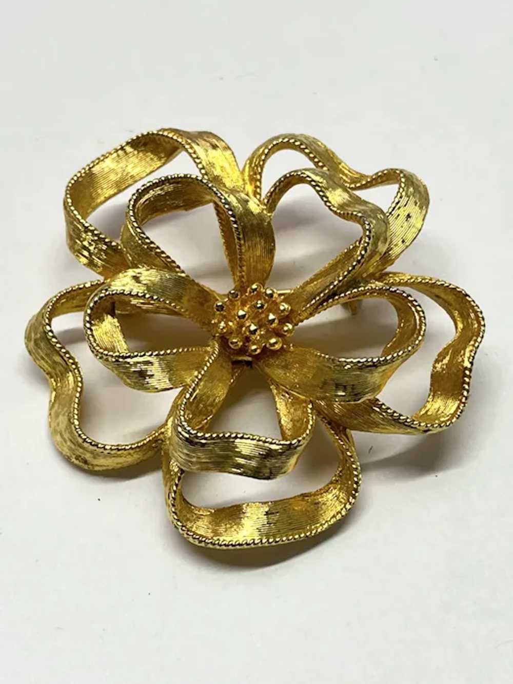 Vintage BSK gold flower brooch pin - image 4
