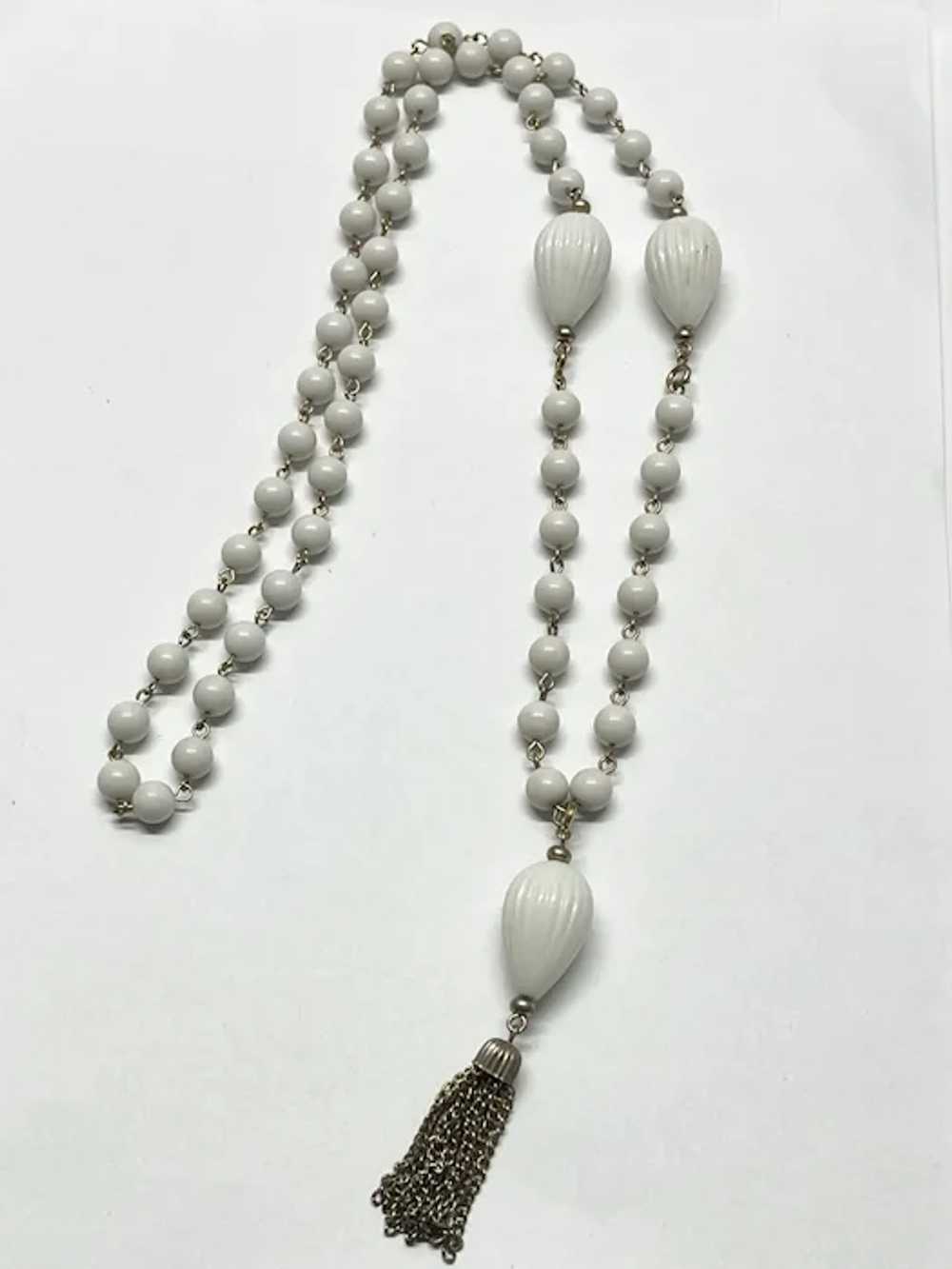 Vintage white beaded tassel necklace - image 4