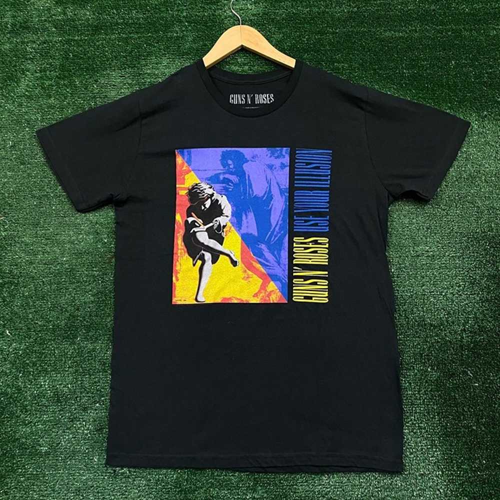 Guns N’ Roses Use Your Illusion Tshirt size medium - image 1