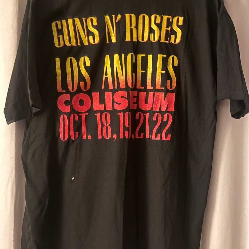 Guns N’ Roses stoned in L.A. Los Ángeles coliseum… - image 5