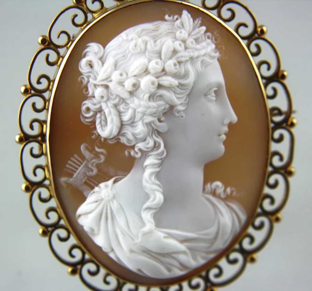 XLarge 9ct Gold Victorian Cameo Brooch of Muse Ca… - image 10