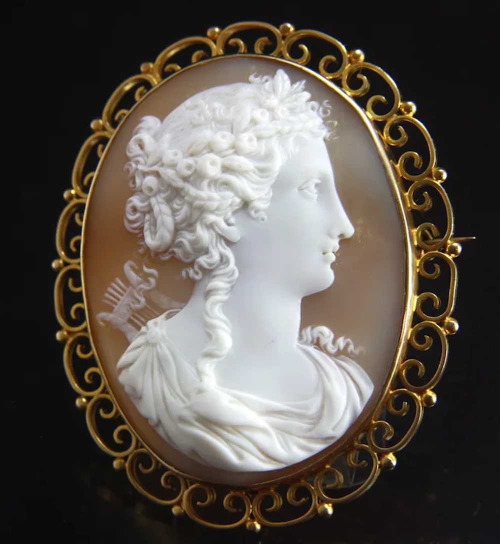 XLarge 9ct Gold Victorian Cameo Brooch of Muse Ca… - image 4