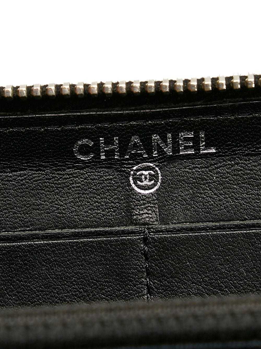 CHANEL Pre-Owned 2010–2011 diamond-quilted CC zip… - image 5