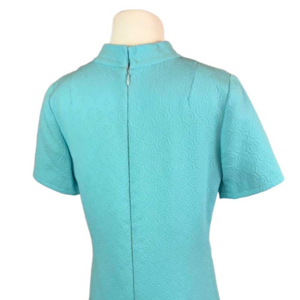 1960s Mod Teal Blue Mock Neck Shift Dress Texture… - image 4