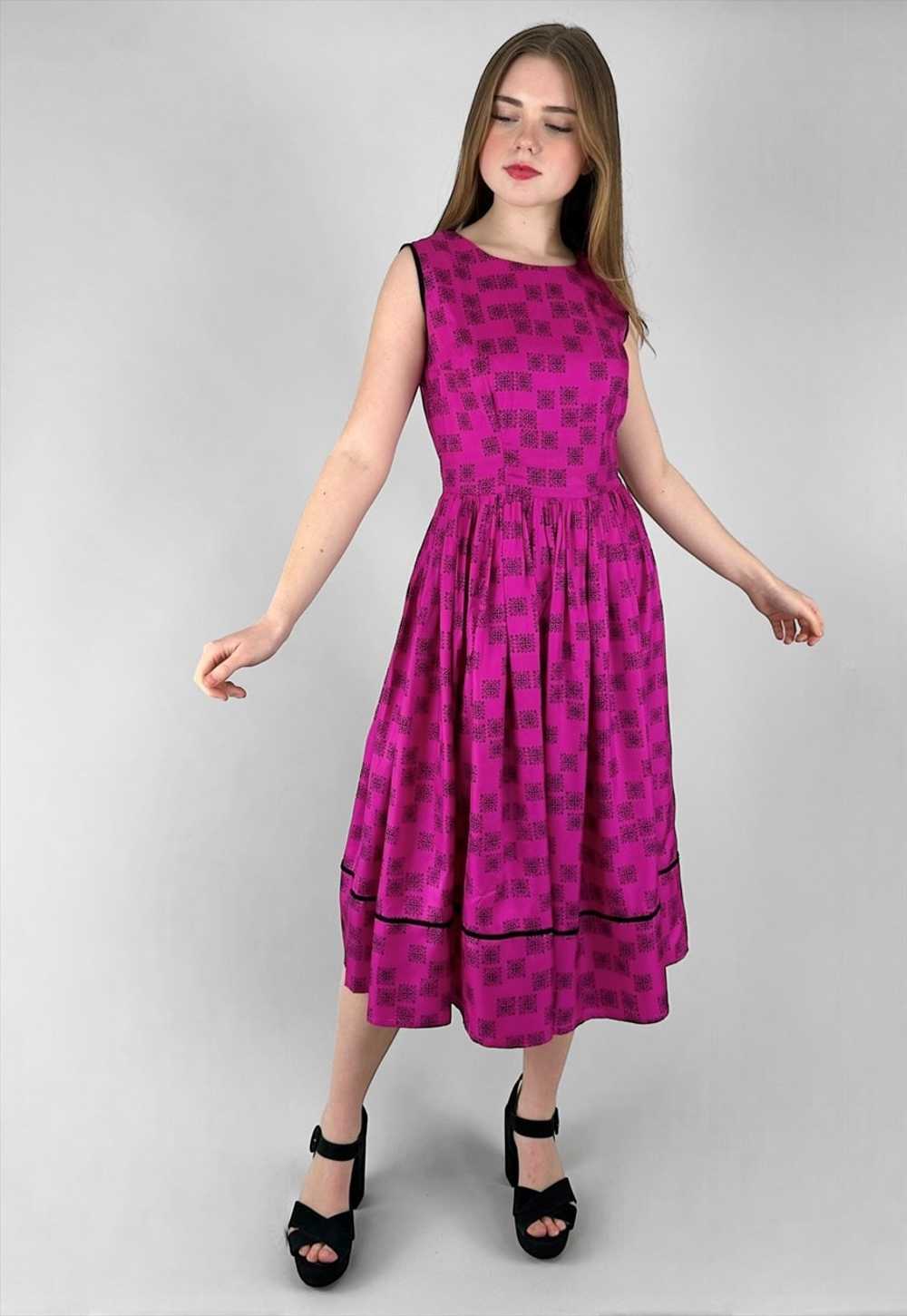 50's Vintage Sleeveless Pink Black Ladies Midi Dr… - image 1