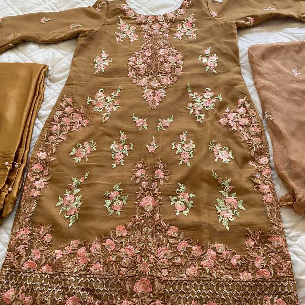 Beautiful Full body Embroidered Salwar Kameez Sui… - image 2