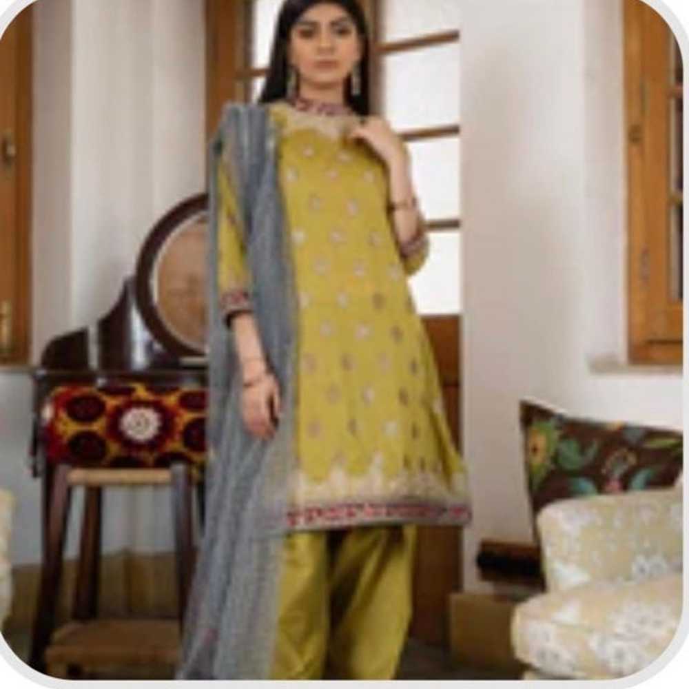 Pakistani designer 3 pc outfit Ethnic pk Small - image 2