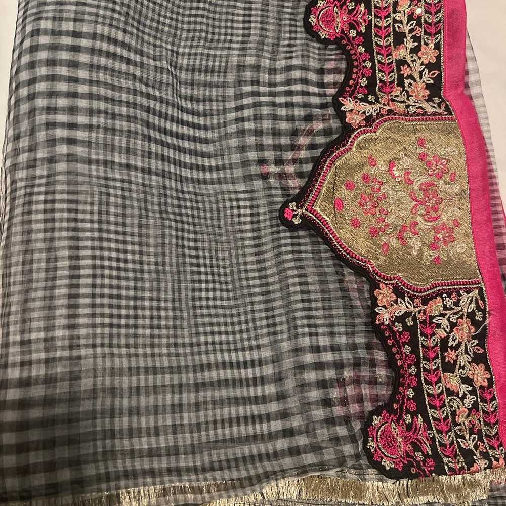 Pakistani designer 3 pc outfit Ethnic pk Small - image 3