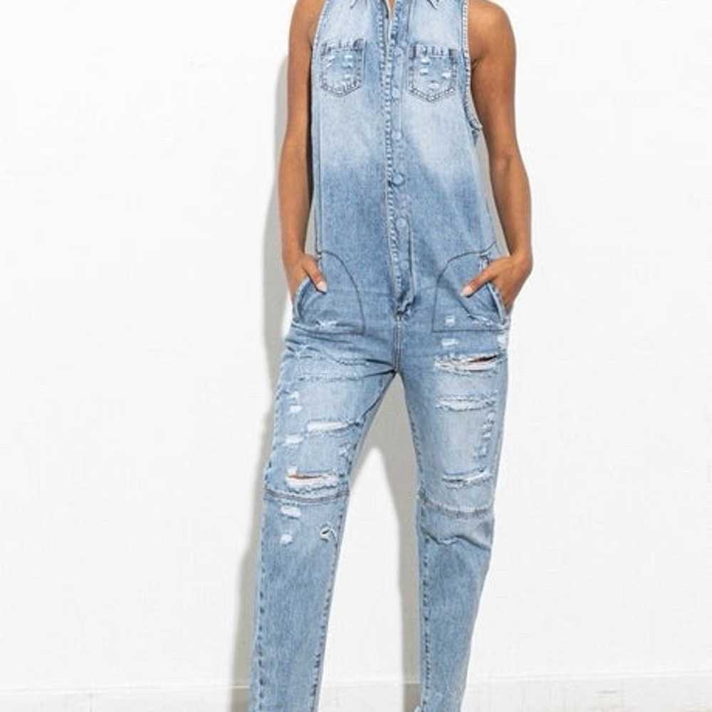 Vibrant M.I.U NWOT! Blue Wash Distressed Put In W… - image 1